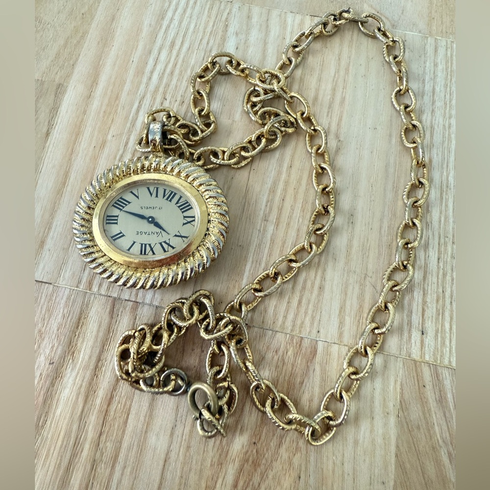 Vintage Vantage 17 jewels ladies gold tone watch pendant necklace